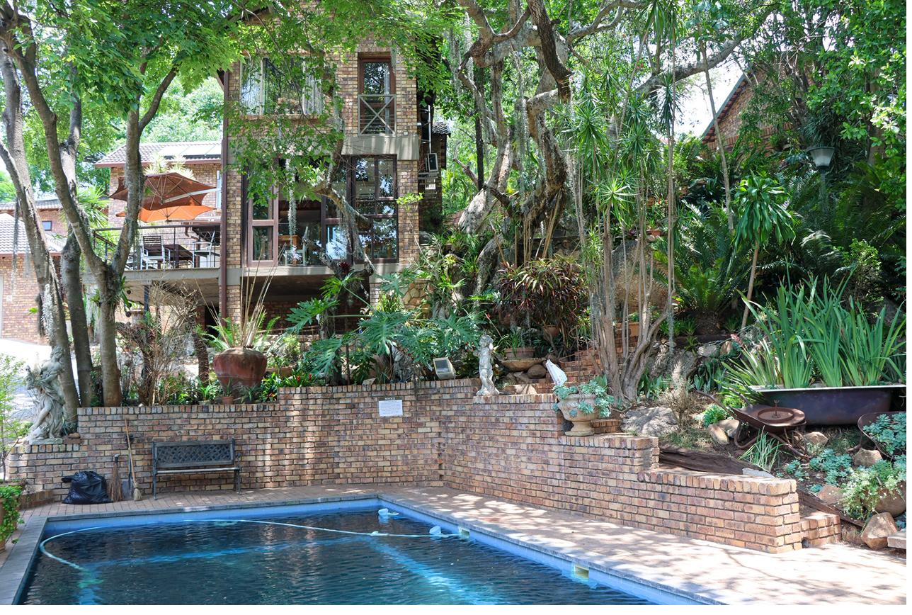 Willow Inn garden and pool — Nelspruit